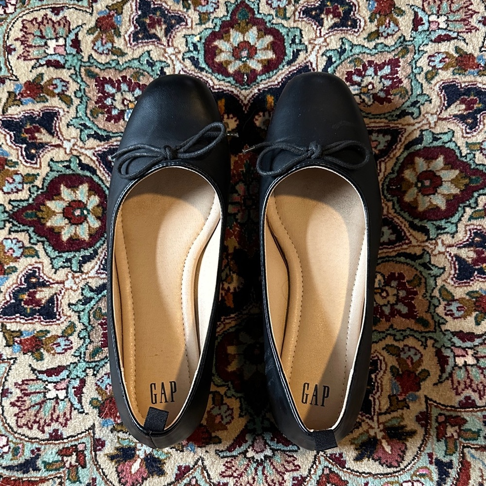 GAP Women's Elegant Black Flats